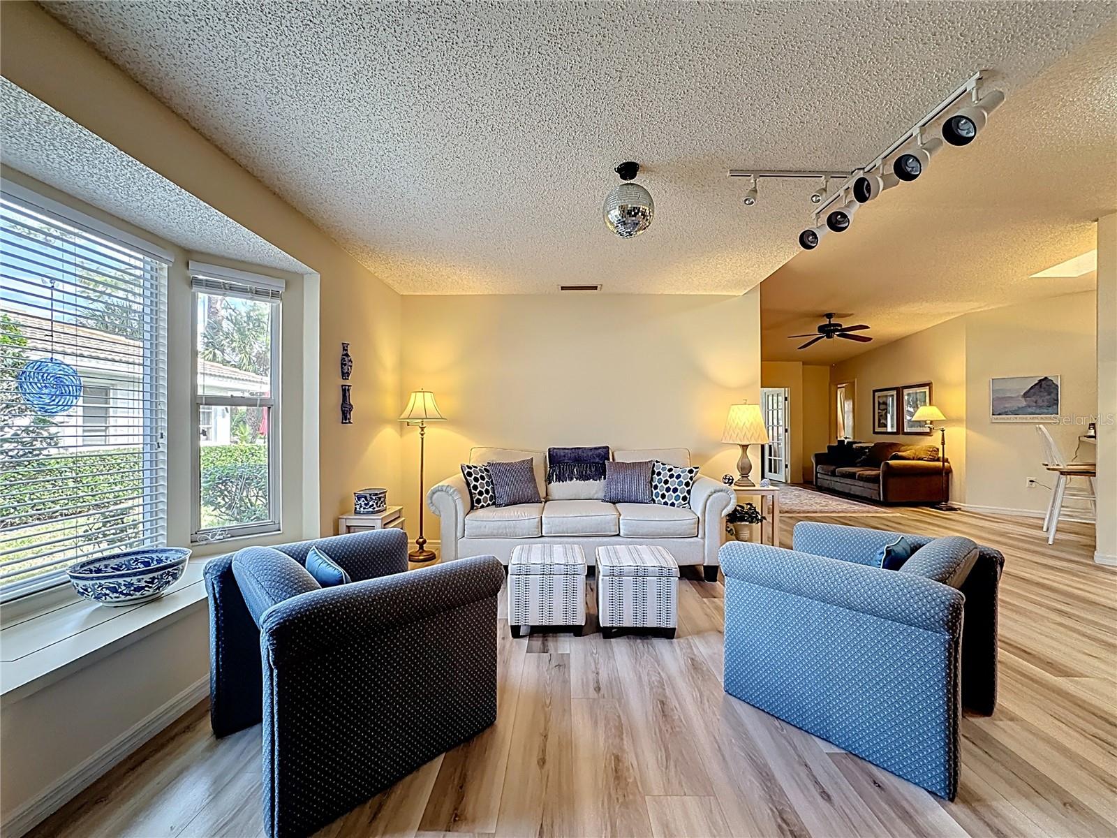 5611 Garden Lakes Dr Property Photo 6