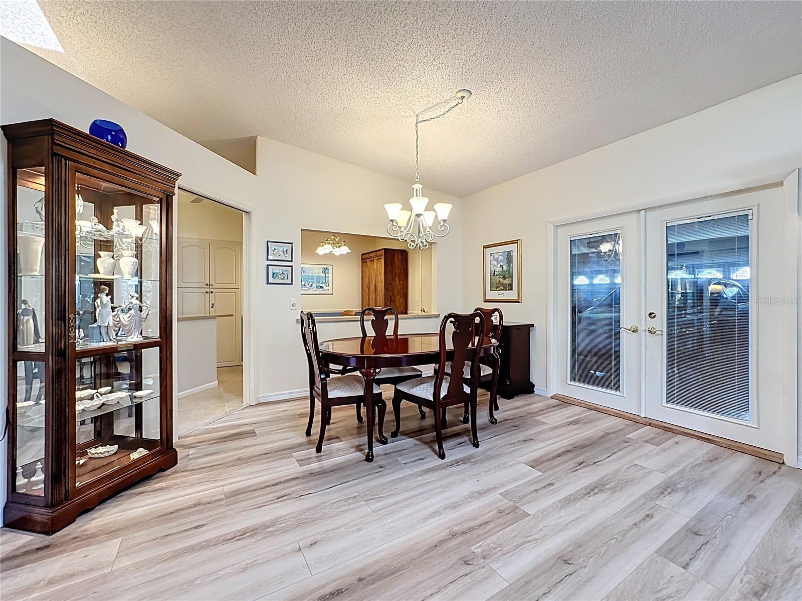 5611 Garden Lakes Dr Property Photo 9
