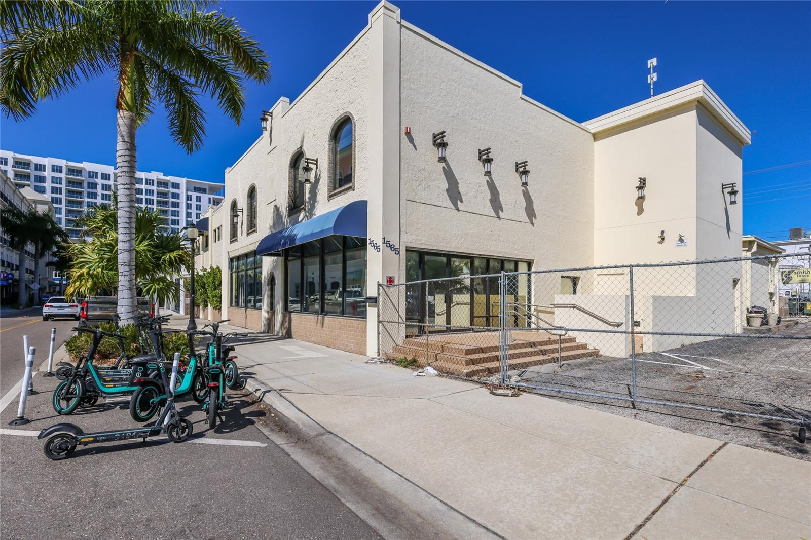 1565 State St Property Photo 1