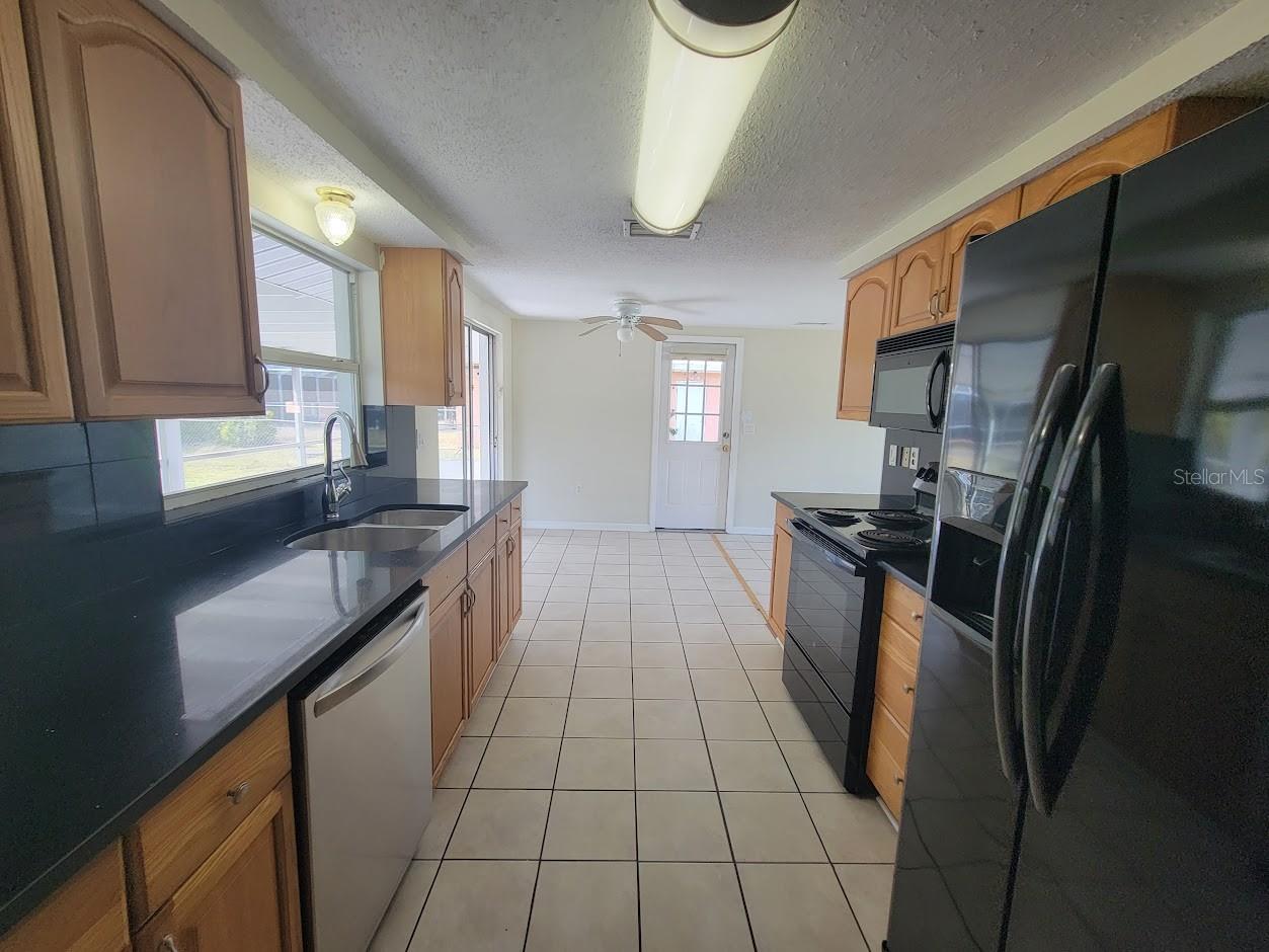 22353 Buffalo Ave Property Photo 6