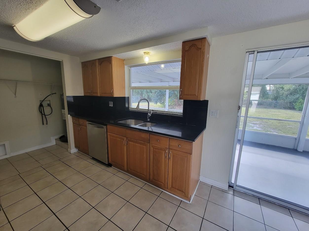 22353 Buffalo Ave Property Photo 7