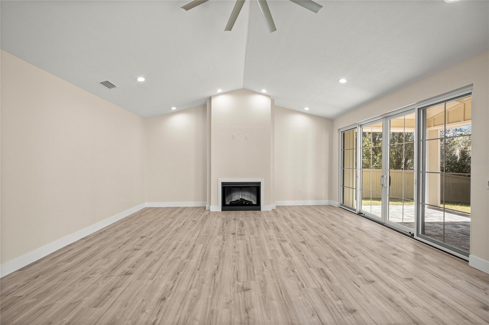 1044 Sw 120th Dr Property Photo 14