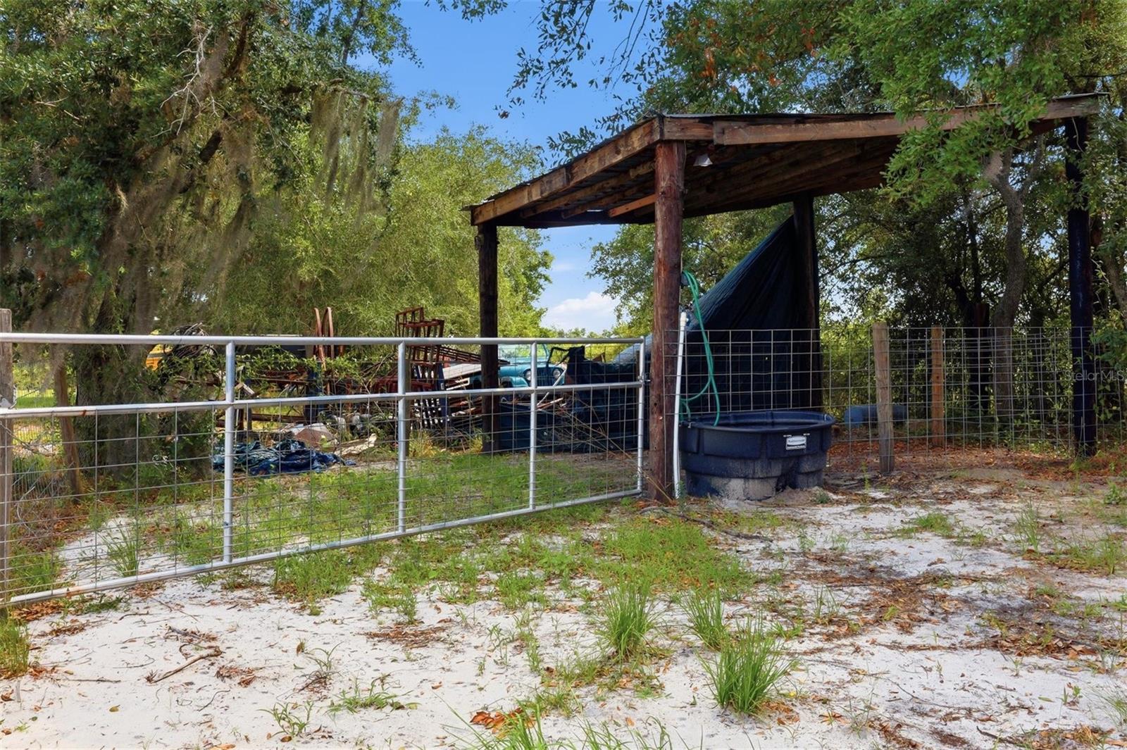 6096 Nw Cul De Sac Rd Property Photo 4