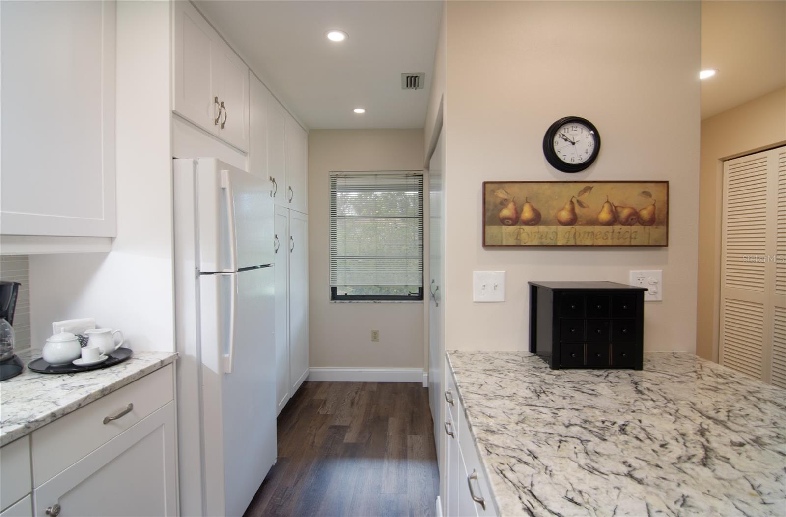 5635 Golf Pointe Dr #101 Property Photo 6