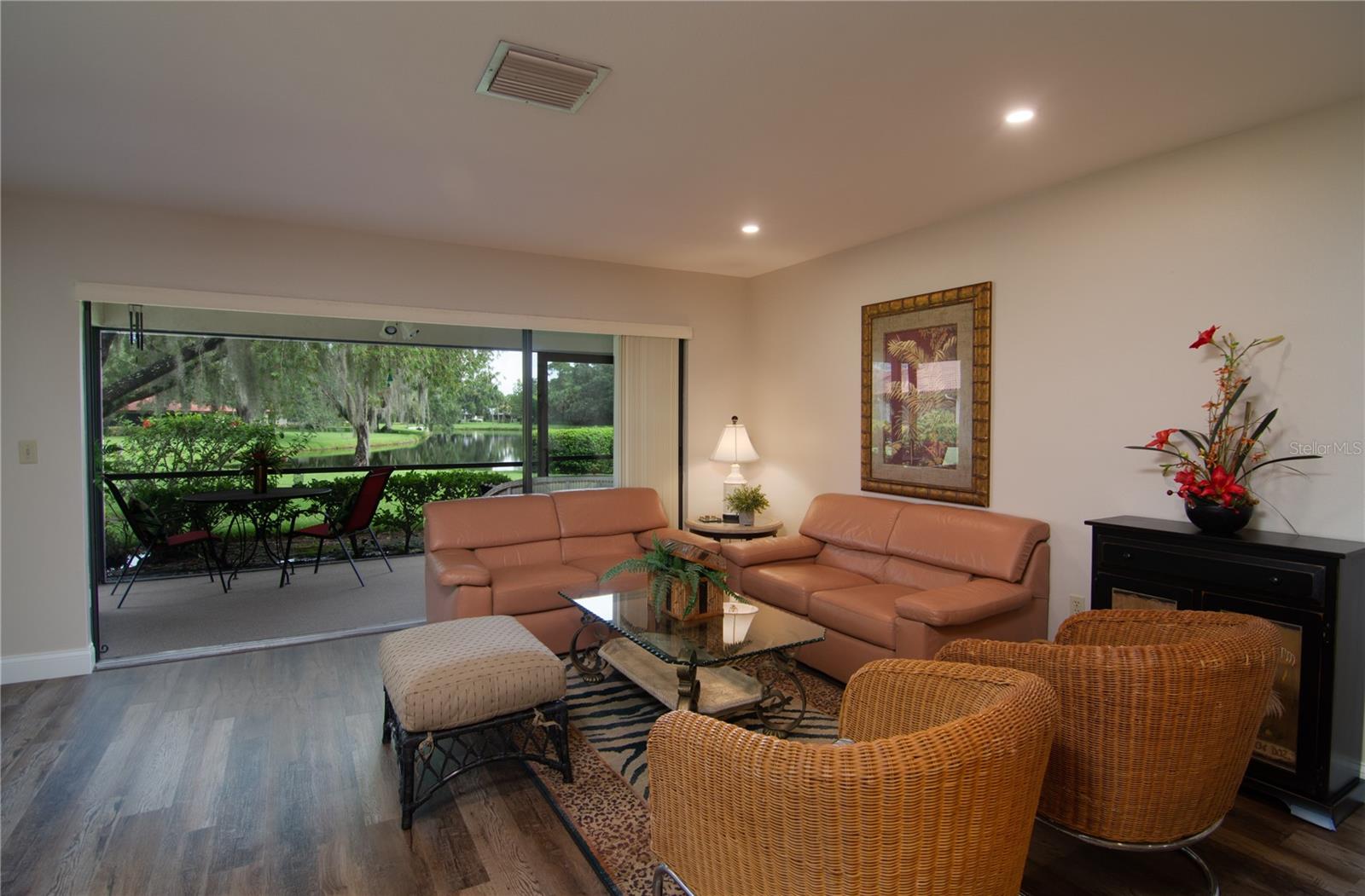5635 Golf Pointe Dr #101 Property Photo 7