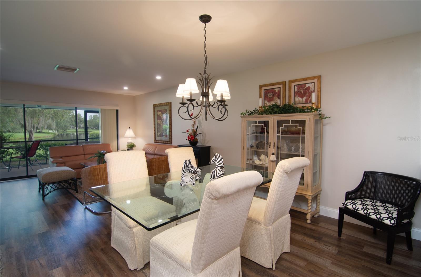 5635 Golf Pointe Dr #101 Property Photo 8