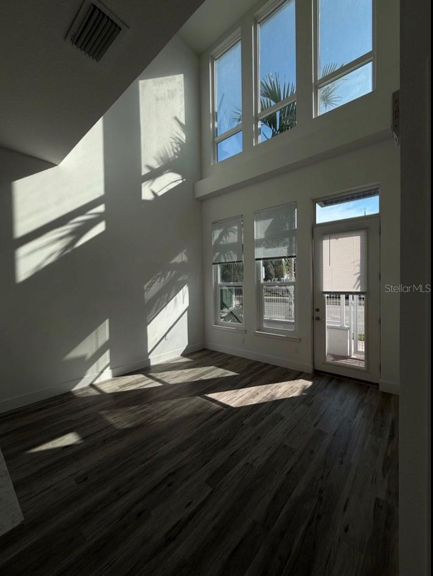 1659 2nd St Property Photo 6
