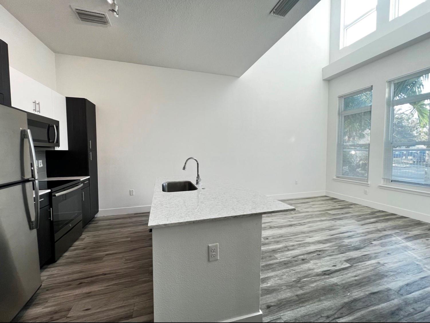 1659 2nd St Property Photo 13