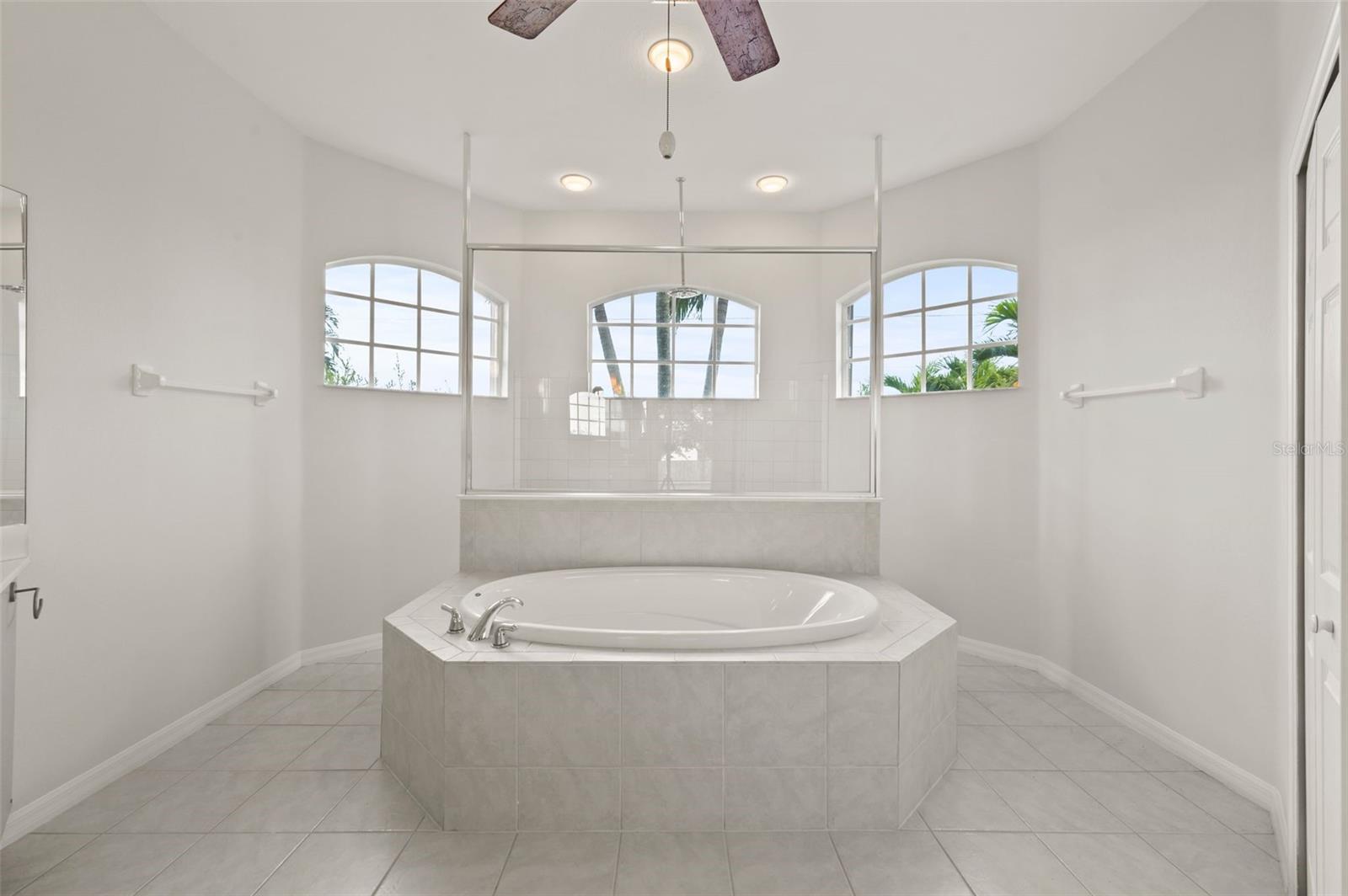 2727 Nw 45th Pl Property Photo 10