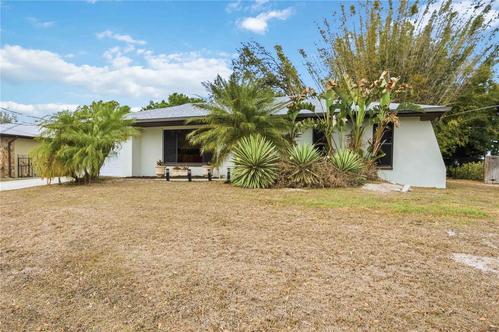 28474 Coco Palm Dr Property Photo 3