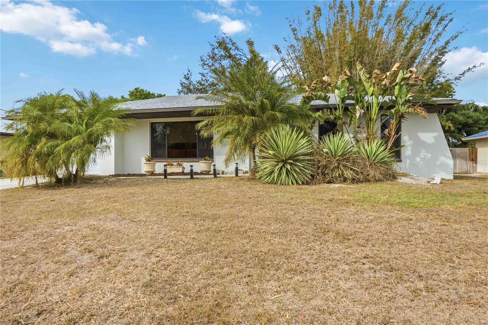 28474 Coco Palm Dr Property Photo 4