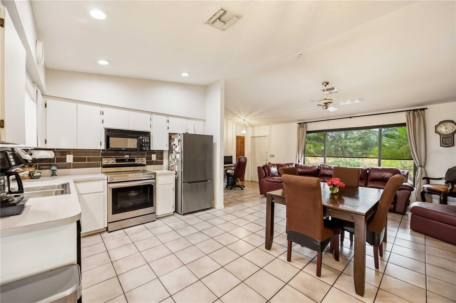 28474 Coco Palm Dr Property Photo 9