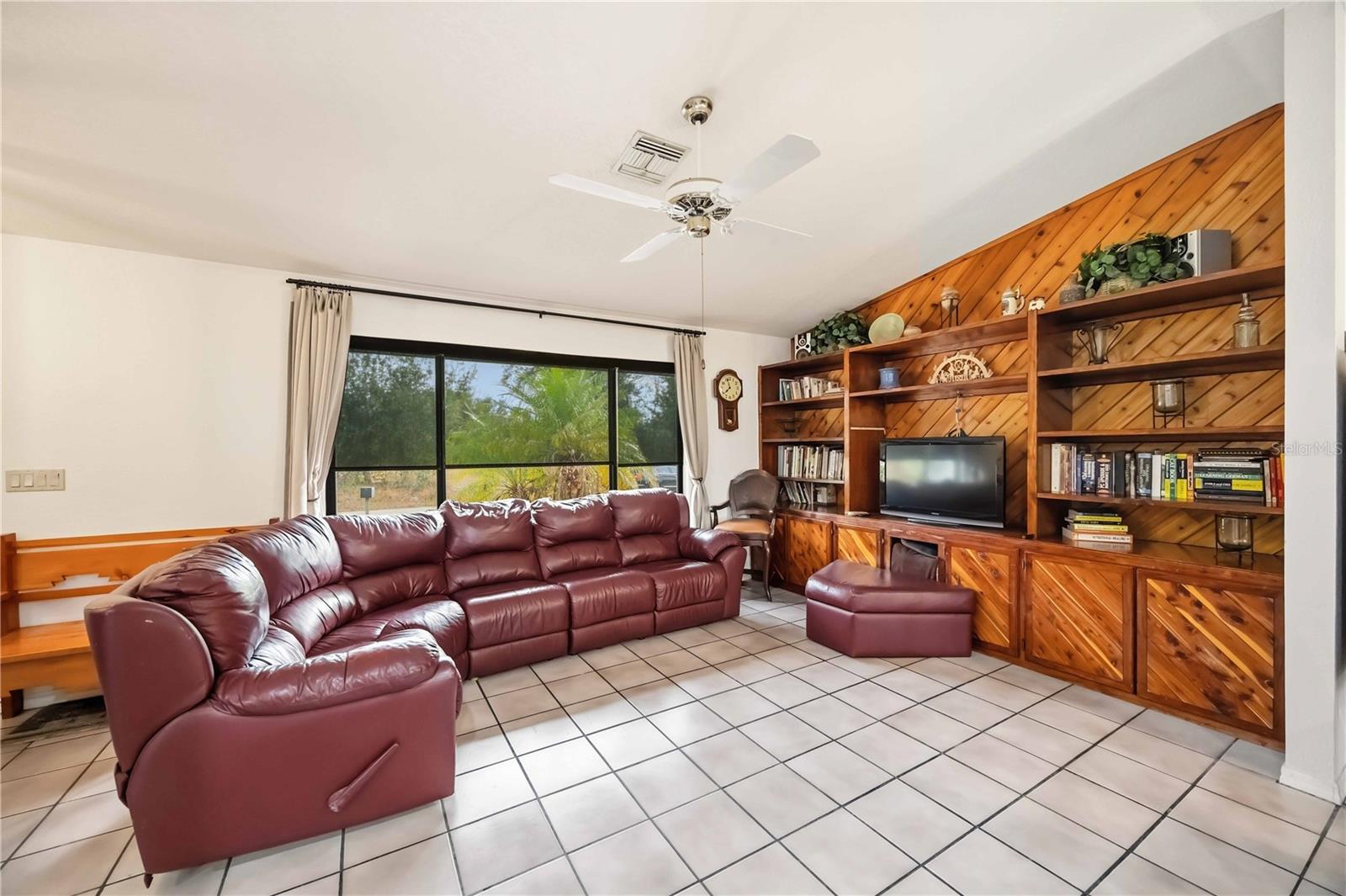 28474 Coco Palm Dr Property Photo 10