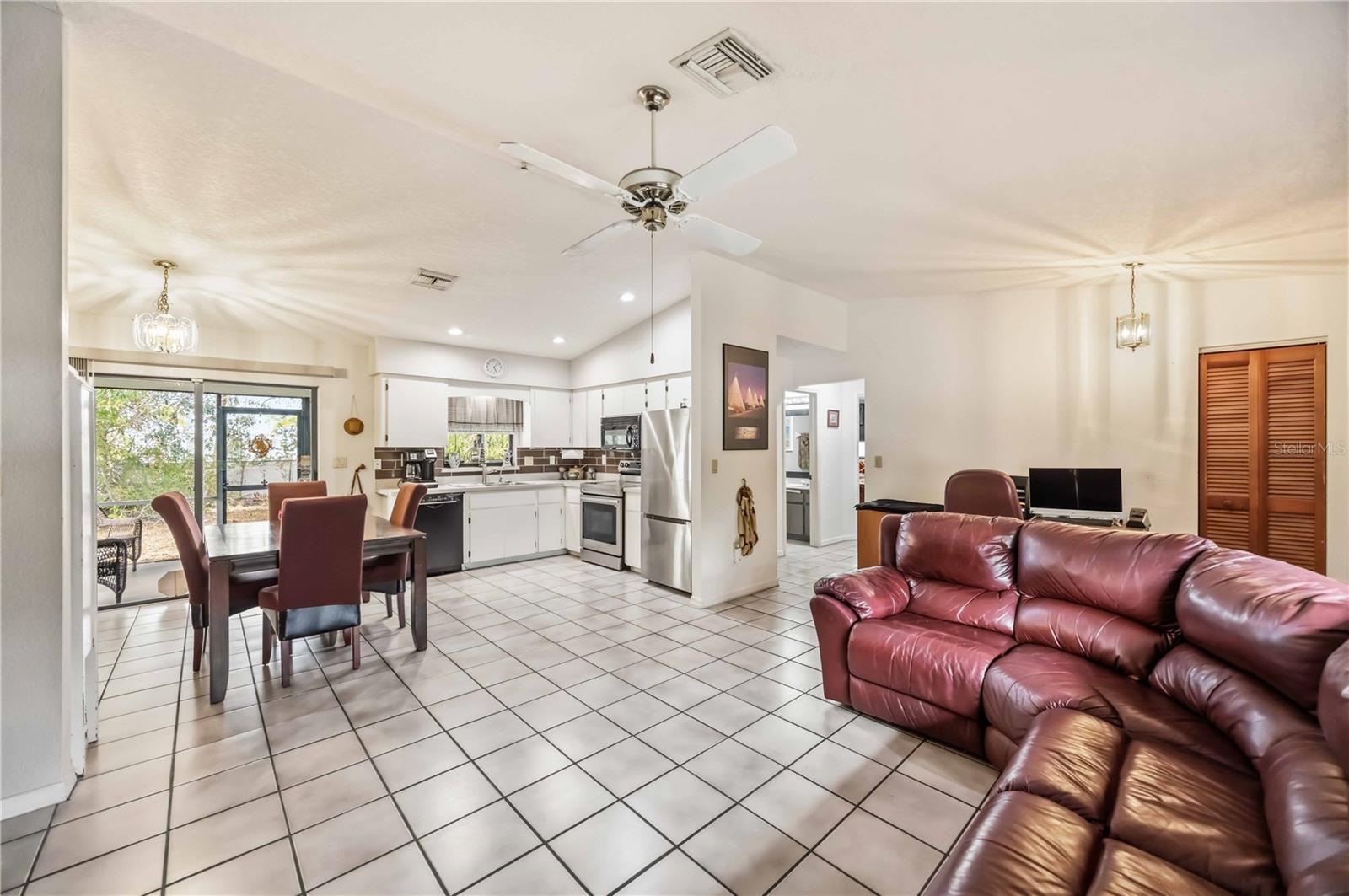 28474 Coco Palm Dr Property Photo 12