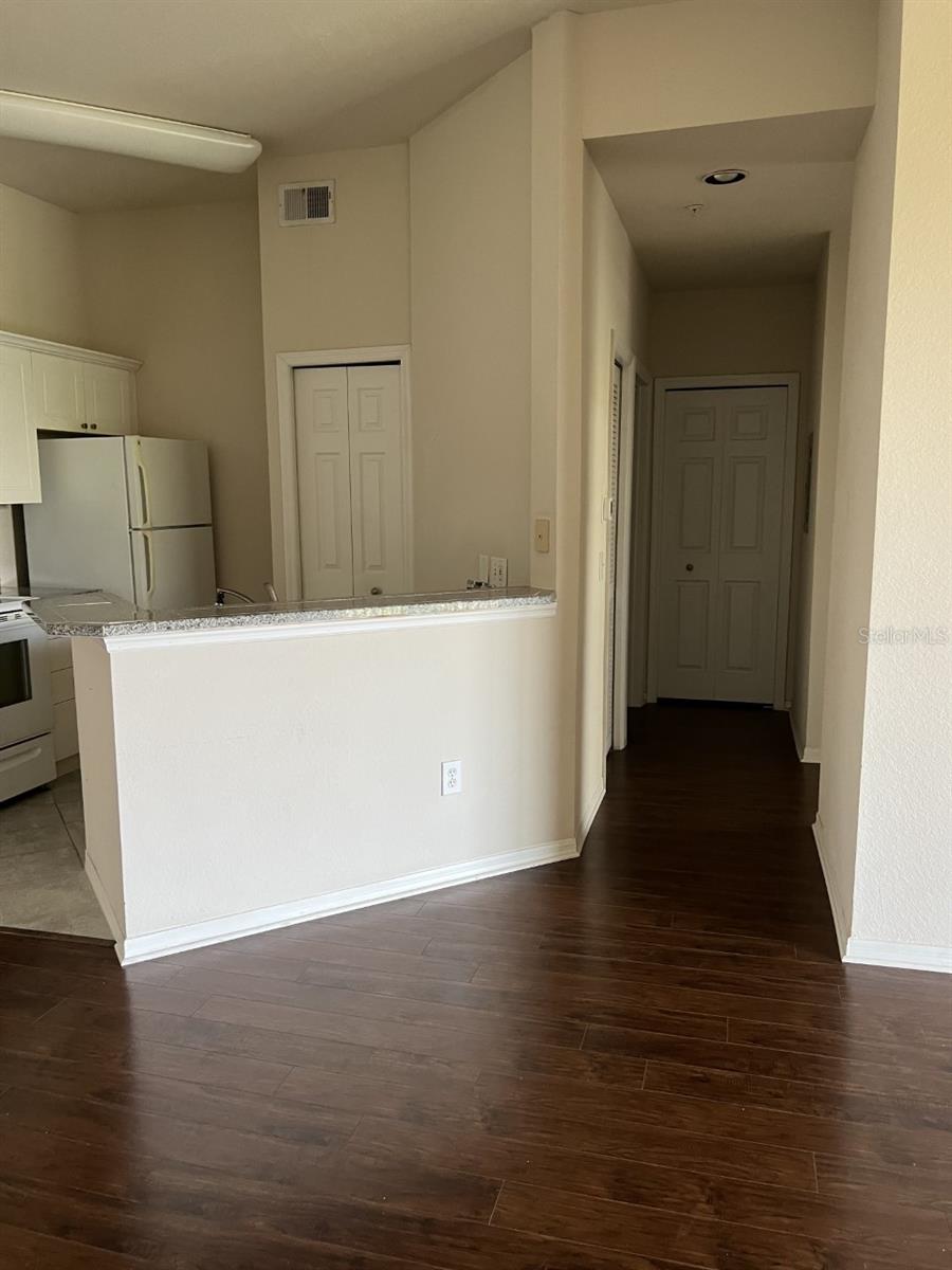 5134 Northridge Rd #302 Property Photo 6