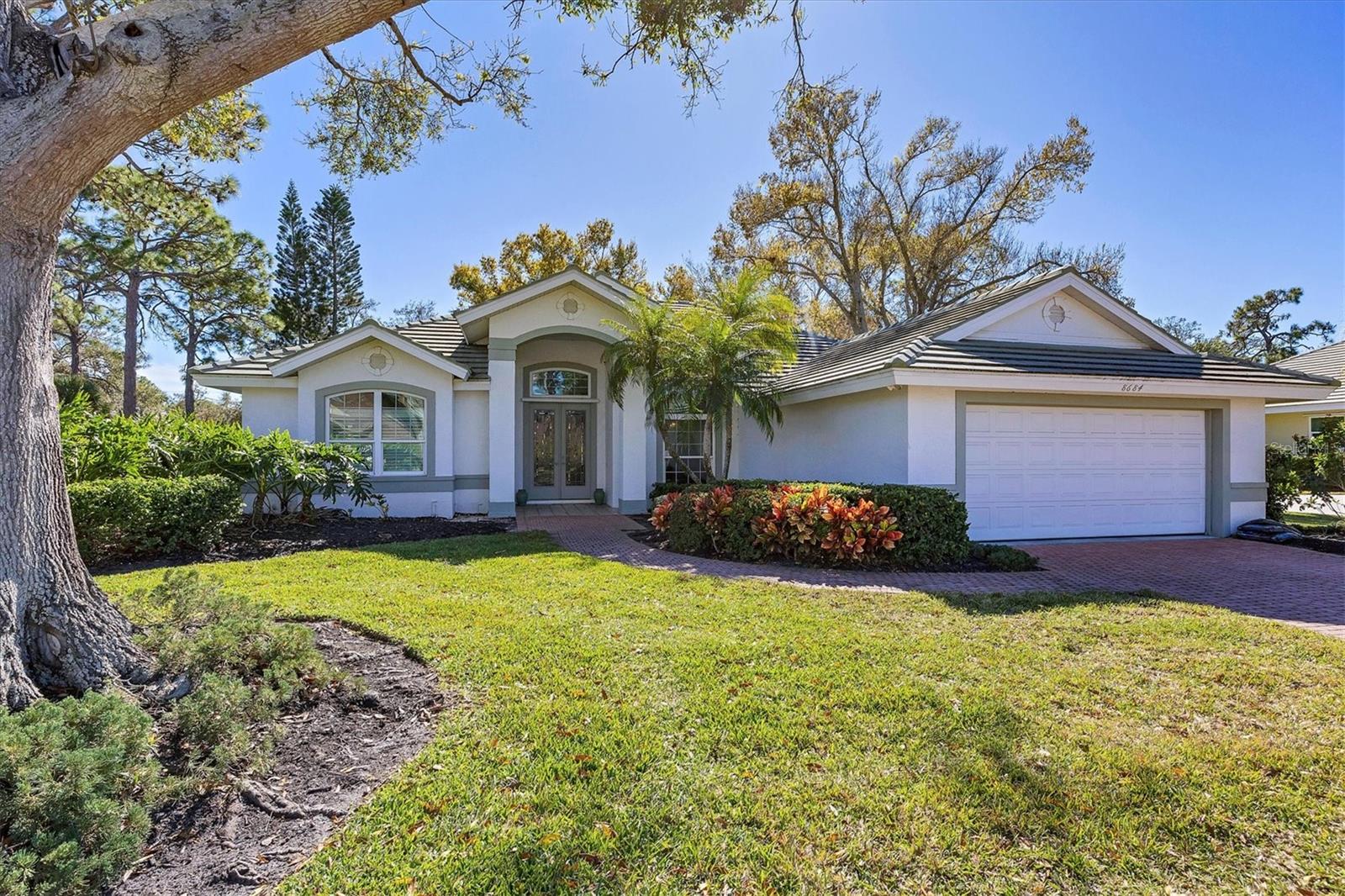 8684 Woodbriar Dr Property Photo 1