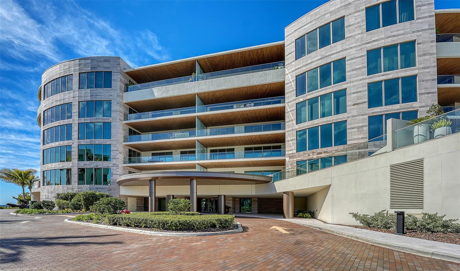 1561 Gulf Of Mexico Dr #404 Property Photo 2