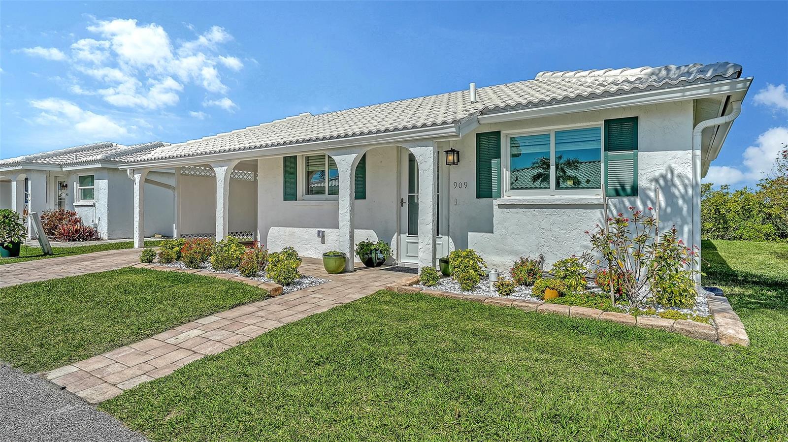 A4684728 Property Photo 2