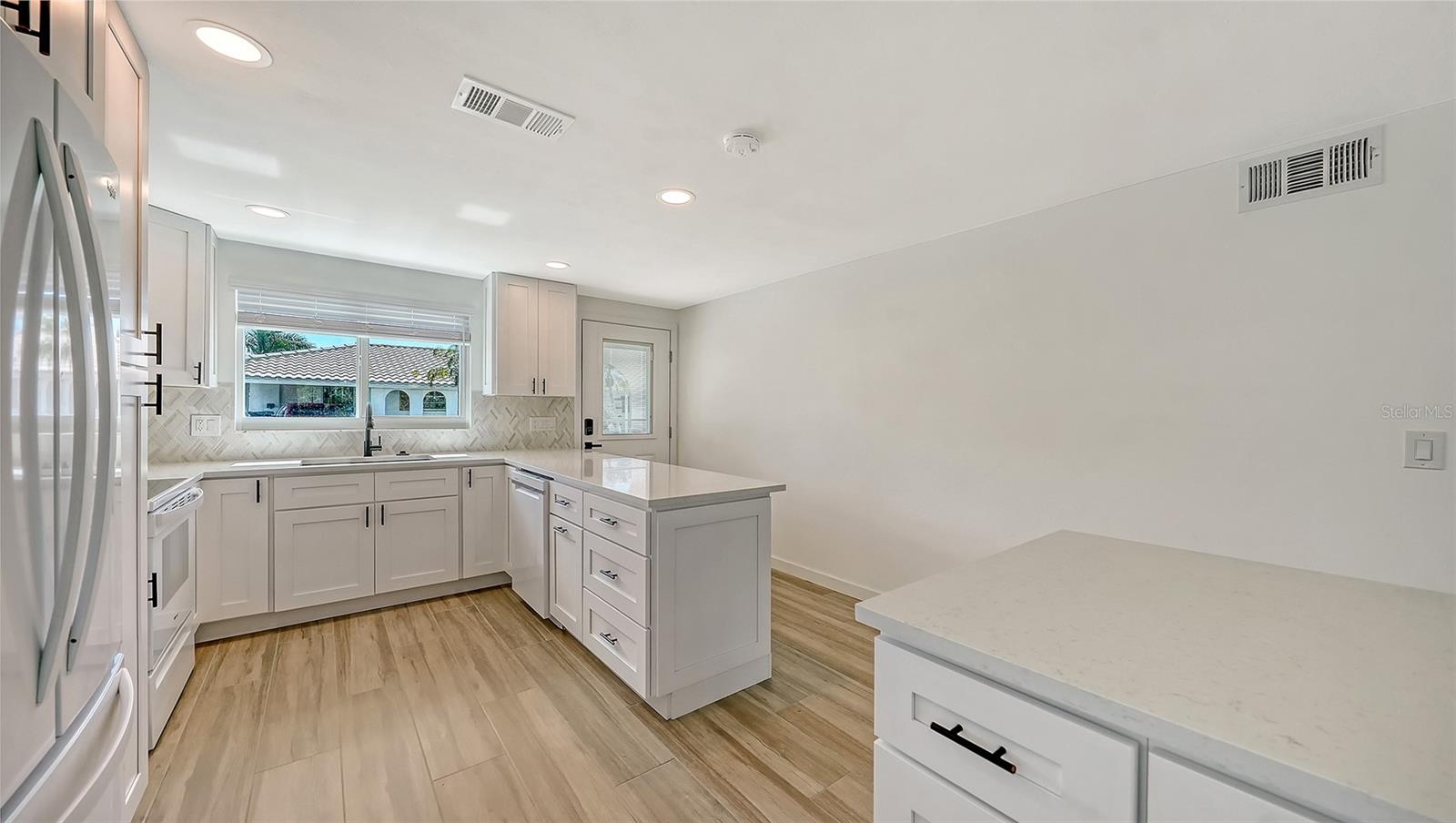 A4684728 Property Photo 10