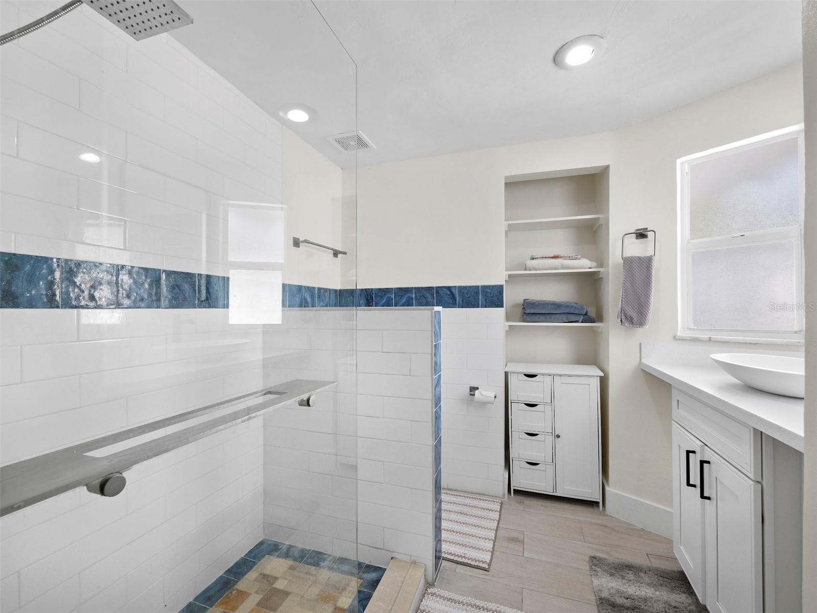 726 Jungle Queen Way Property Photo 24