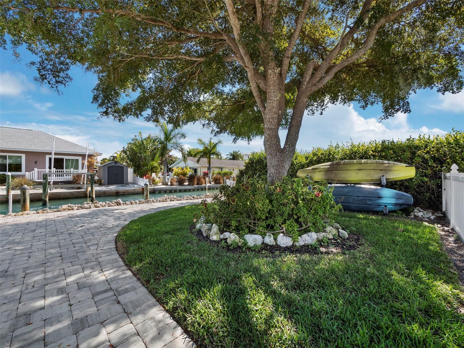 726 Jungle Queen Way Property Photo 40