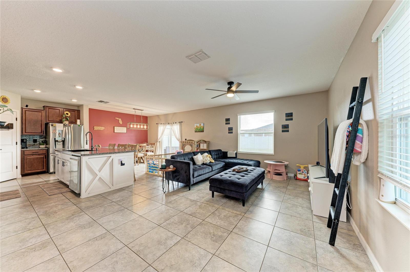 17112 Yellow Pine St Property Photo 9