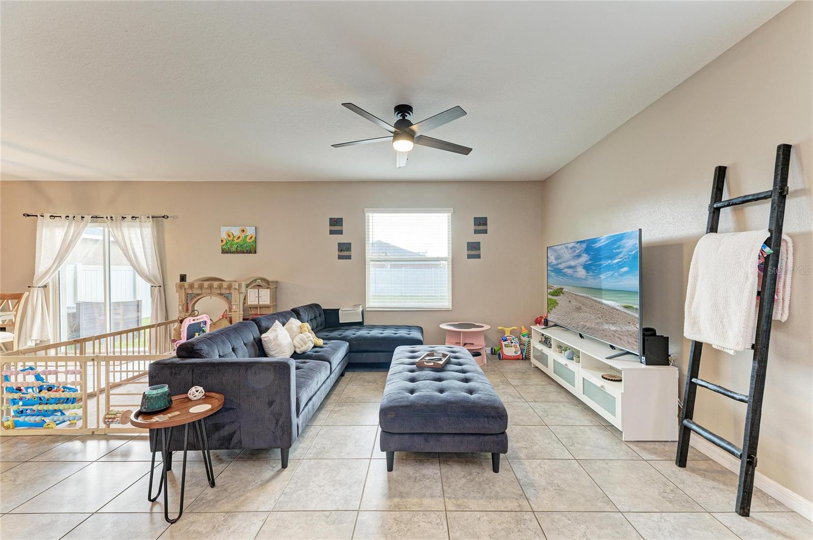 17112 Yellow Pine St Property Photo 10