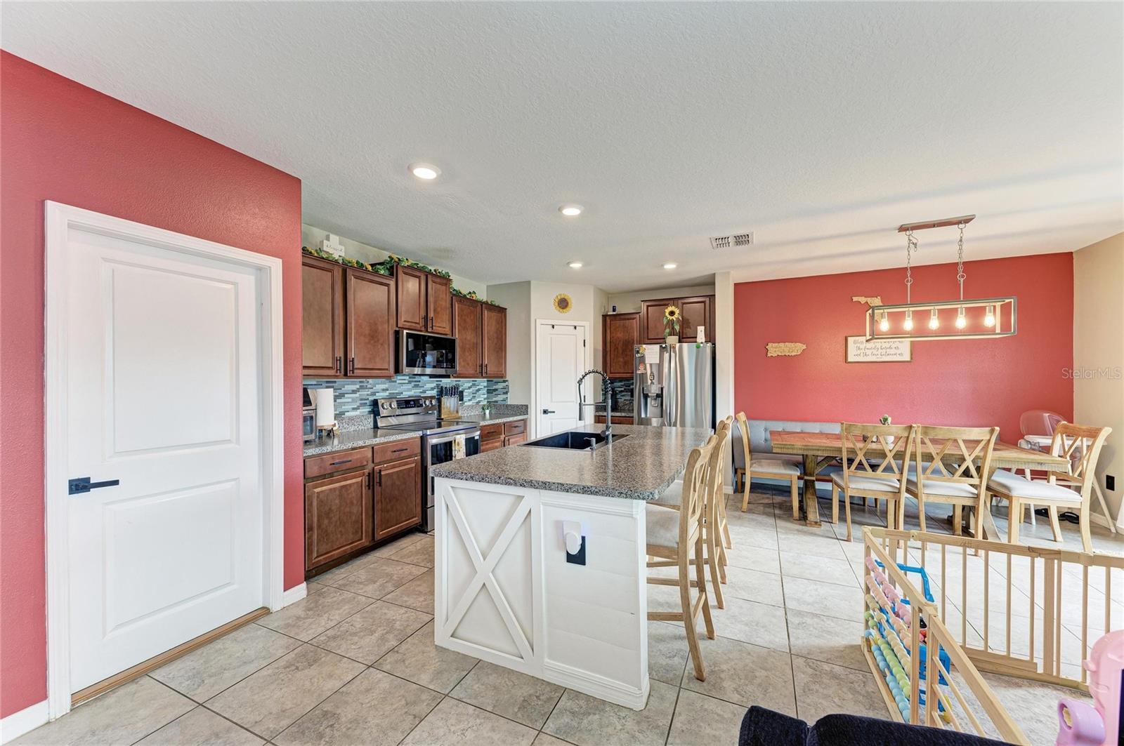 17112 Yellow Pine St Property Photo 16