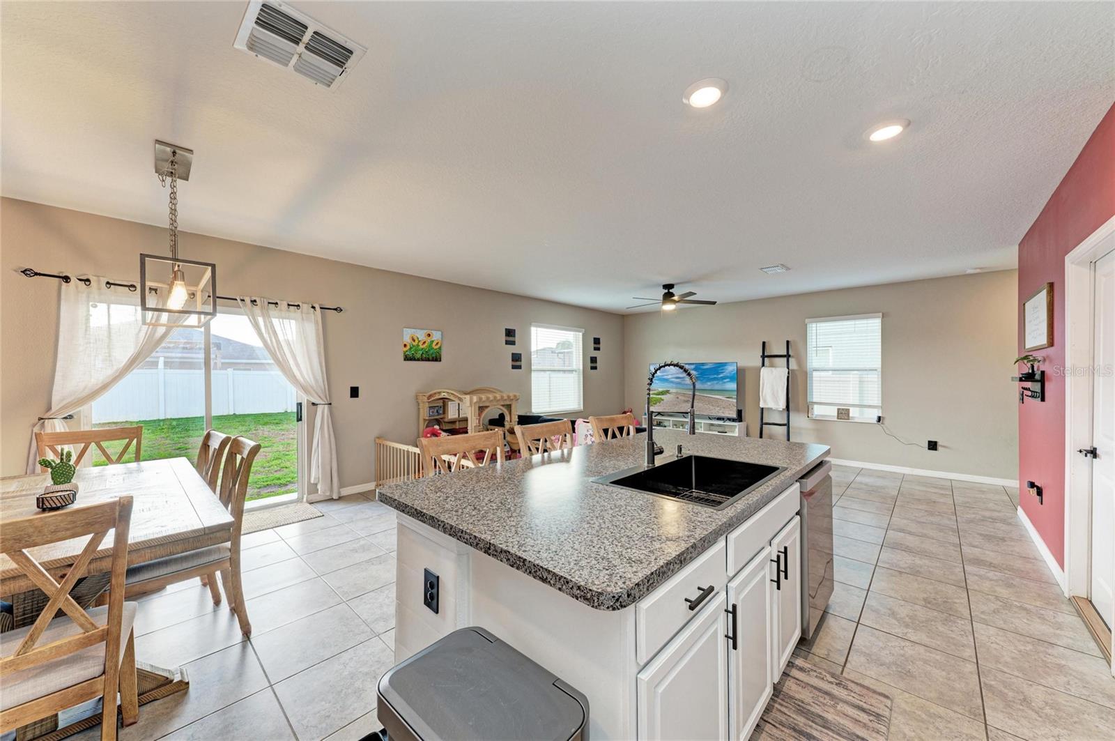 17112 Yellow Pine St Property Photo 18