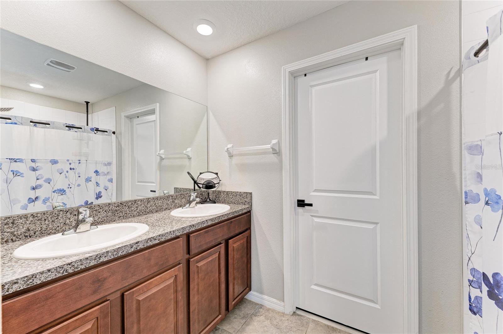 17112 Yellow Pine St Property Photo 29