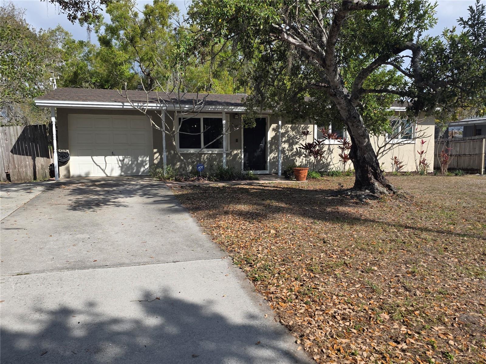 1015 Rhodes Ave Property Photo 1