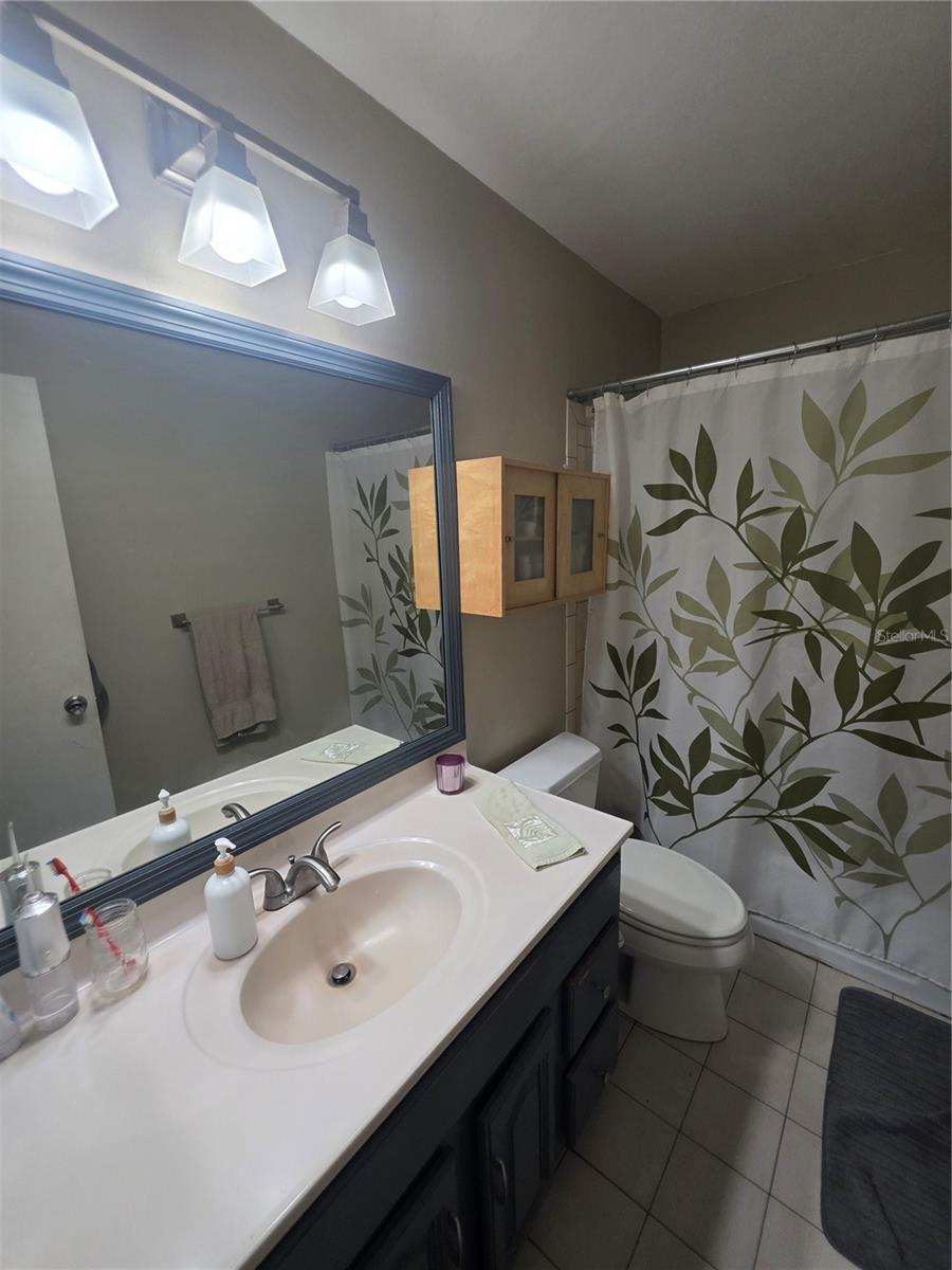 1015 Rhodes Ave Property Photo 10