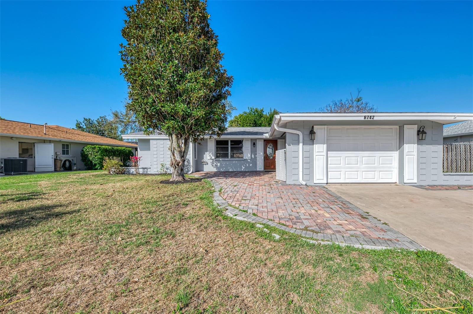 6742 Bowline Dr Property Photo 1