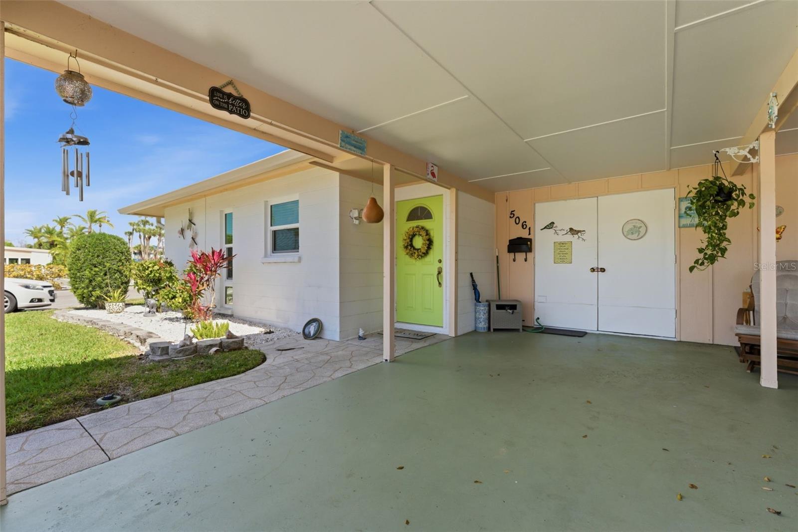 5061 Live Oak Circle Property Photo 4