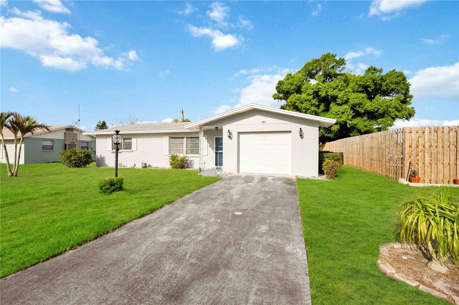 181 Sandhurst Dr Property Photo 3