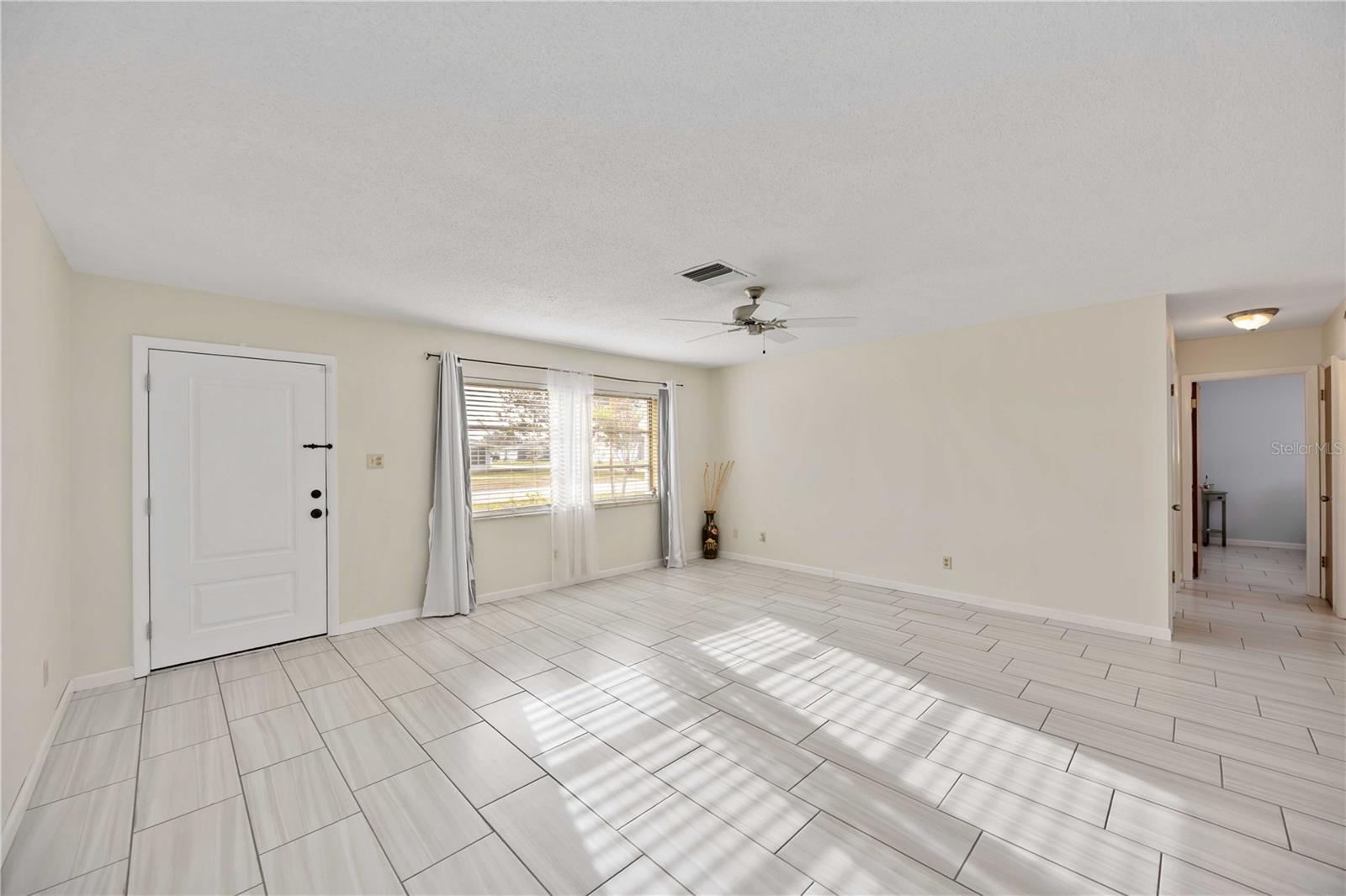 181 Sandhurst Dr Property Photo 4