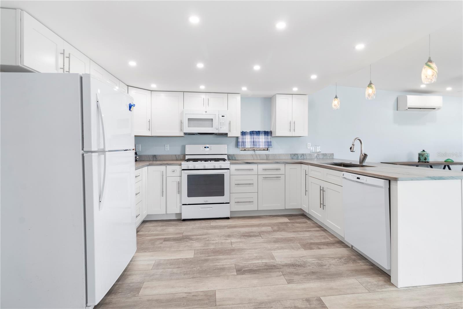 2812 14th St W Property Photo 16