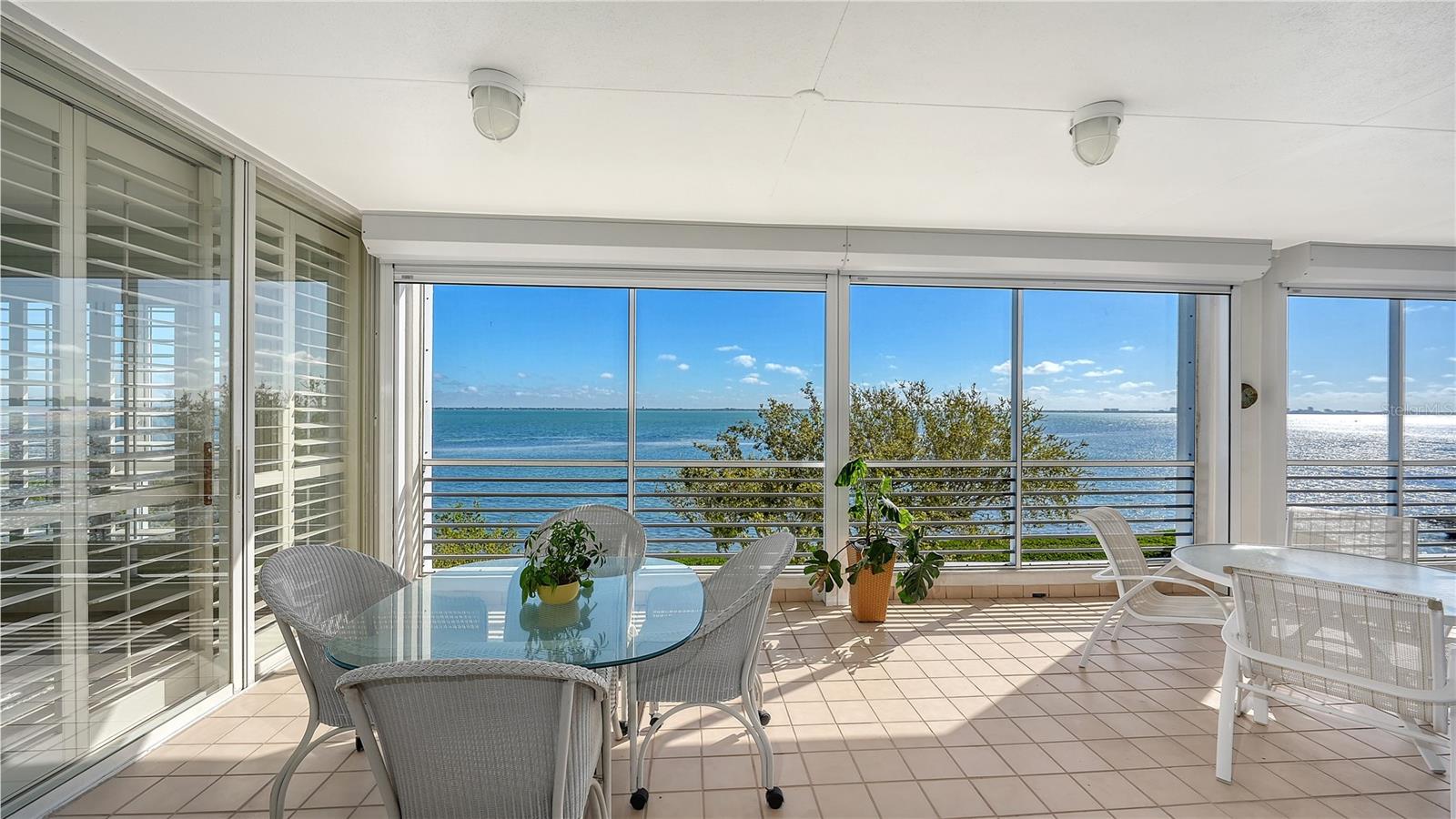 2410 Harbourside Dr #142 Property Photo 1