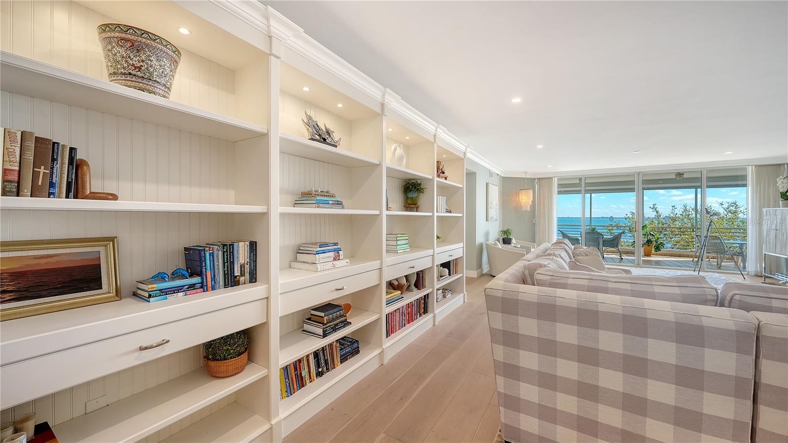 2410 Harbourside Dr #142 Property Photo 9