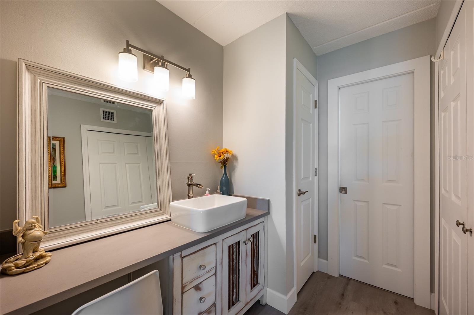 845 Benjamin Franklin Dr #302 Property Photo 17