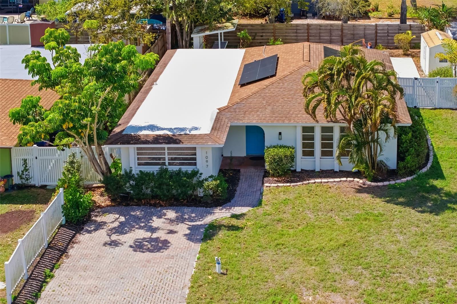 1097 Willis Ave Property Photo 4
