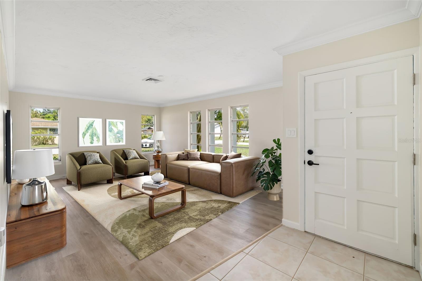 1097 Willis Ave Property Photo 5