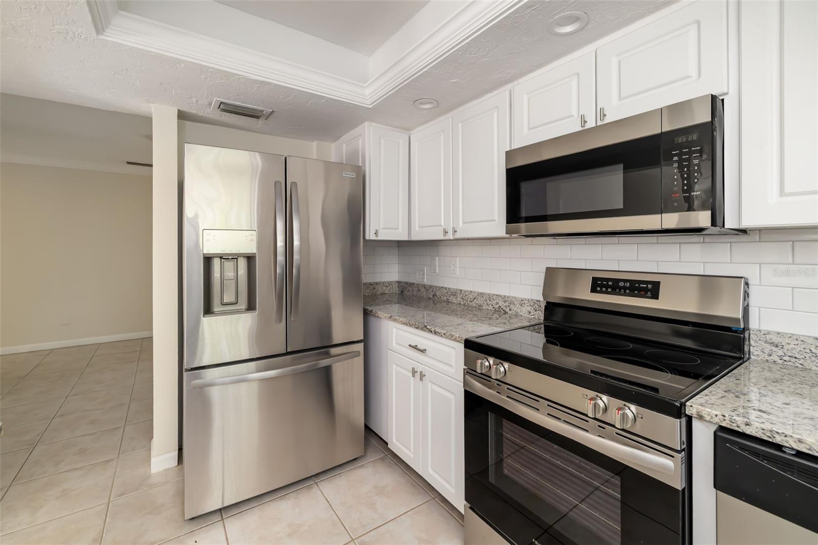 1097 Willis Ave Property Photo 11