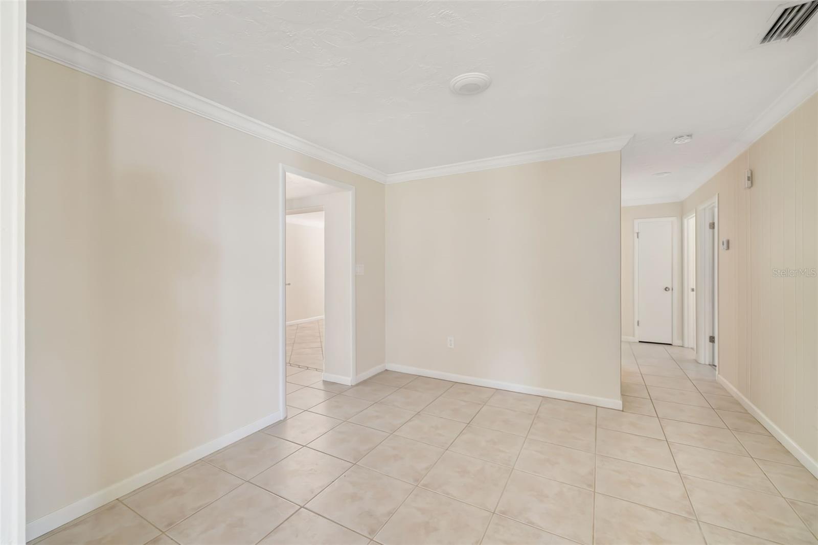 1097 Willis Ave Property Photo 16