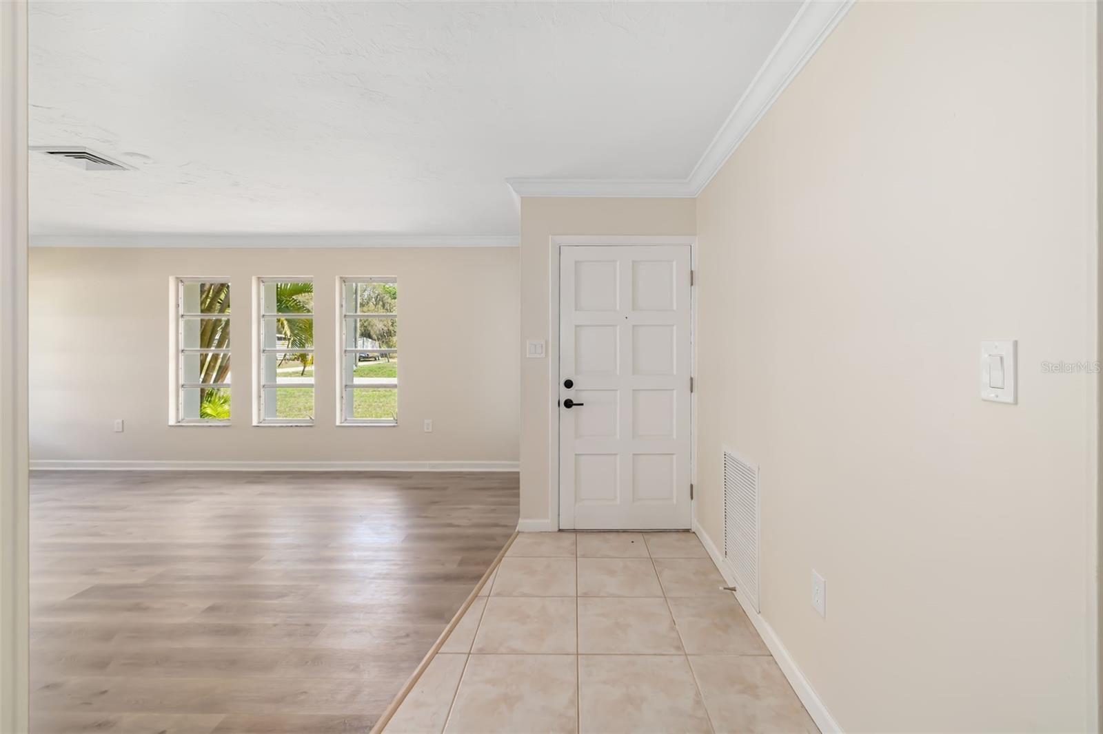 1097 Willis Ave Property Photo 17
