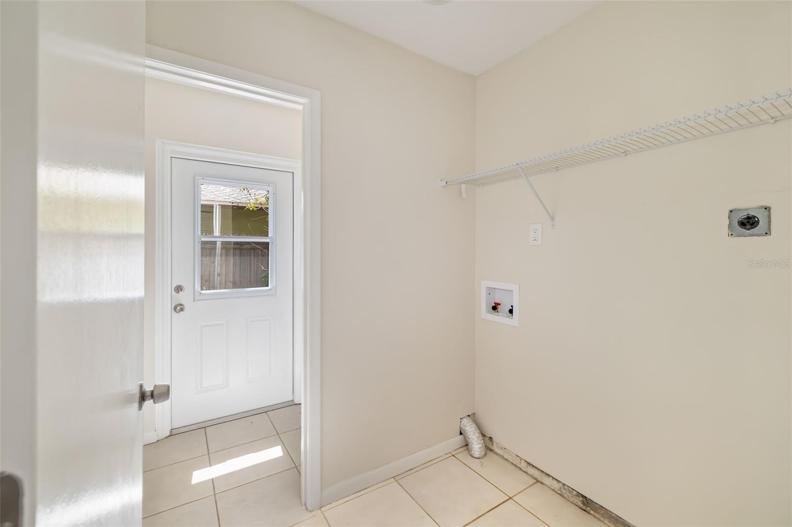 1097 Willis Ave Property Photo 19