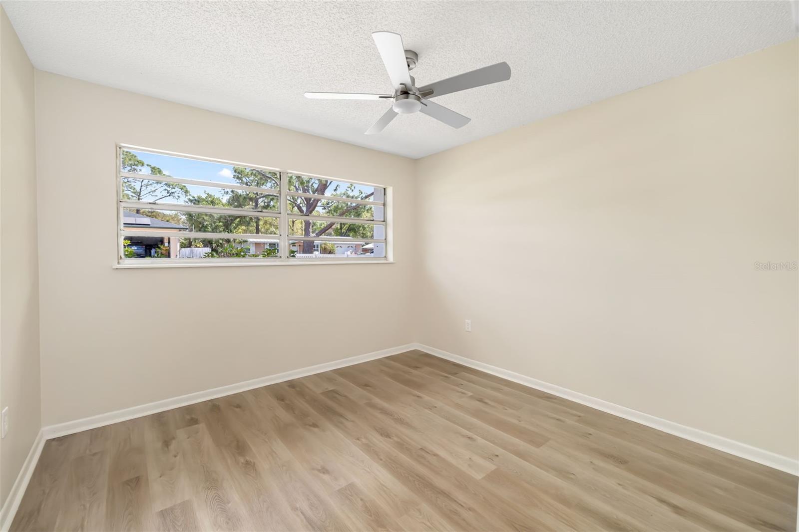 1097 Willis Ave Property Photo 20