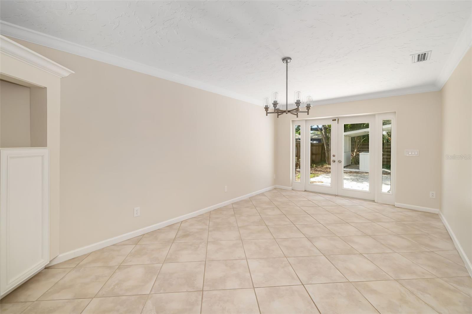 1097 Willis Ave Property Photo 22