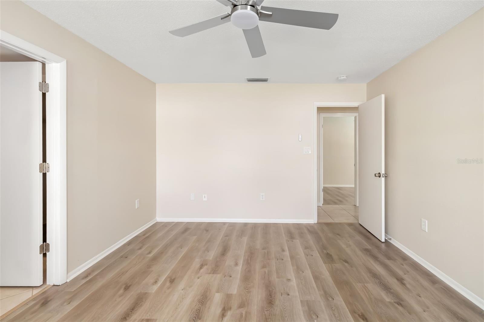 1097 Willis Ave Property Photo 27