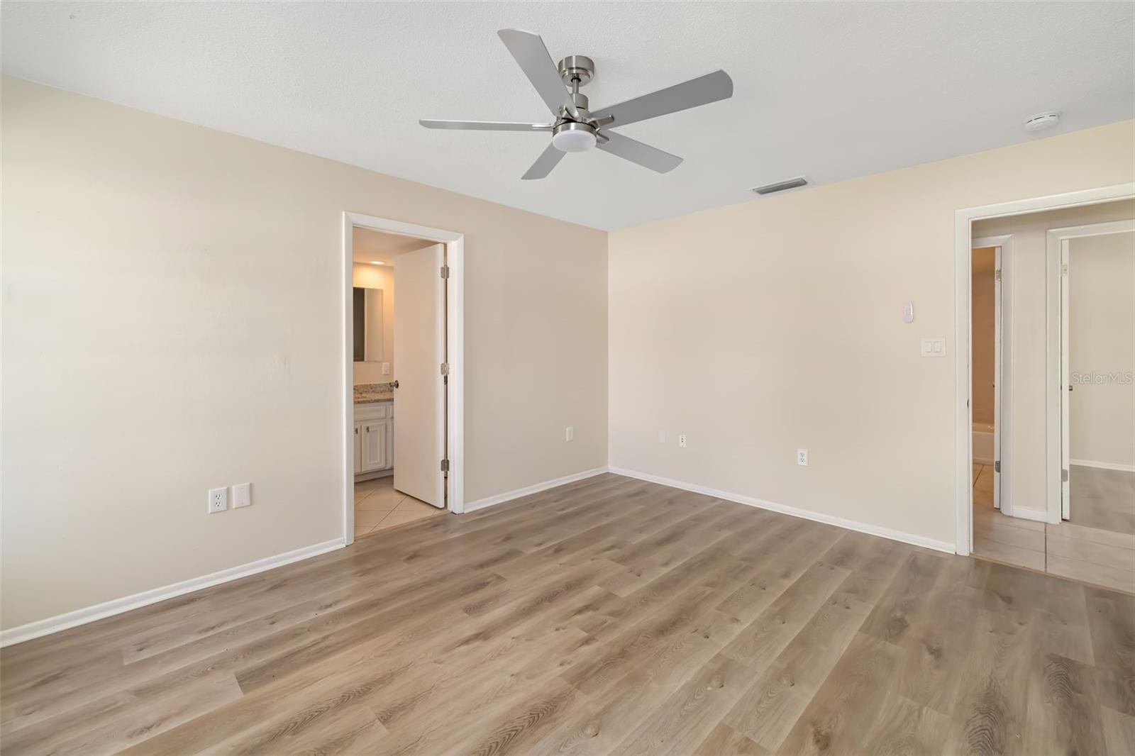 1097 Willis Ave Property Photo 28
